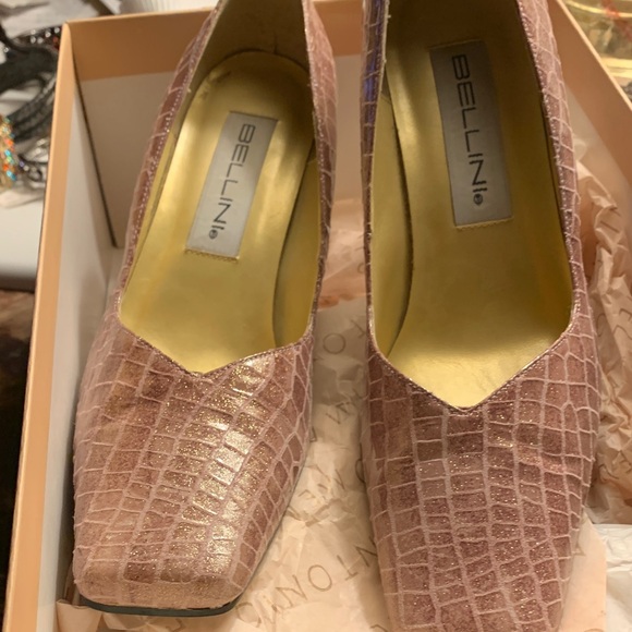 Bellini Women's Shimmering Pink Croc Heels (size 6-1/2) - Picture 2 of 8